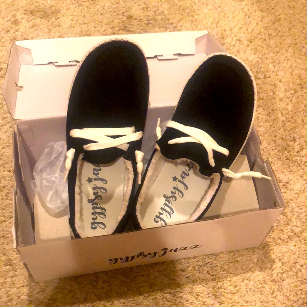 NEW never worn Sz 6 Gypsy Jazz shoes